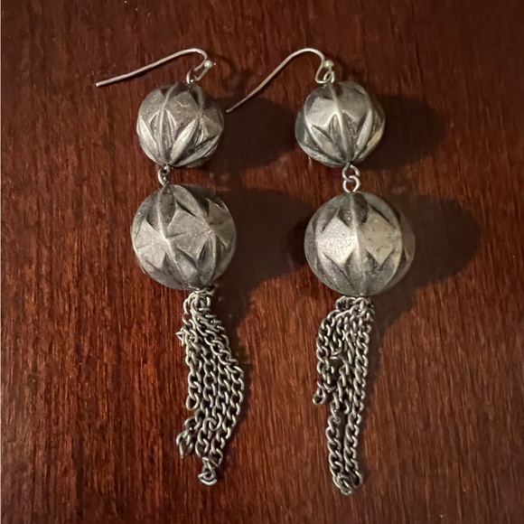 Silver beaded necklace and earring set - Picture 3 of 3